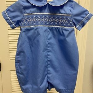Petit Ami smocked romper 💙